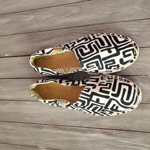 NEW UBUNTU NATURAL ESPADRILLE IN BLK/IVORY COMBO SIZE WOMEN'S 12 RETAIL $105